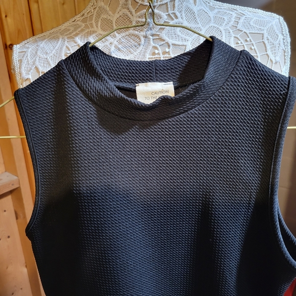 Caution To The Wind stretchy dress - Picture 2 of 4